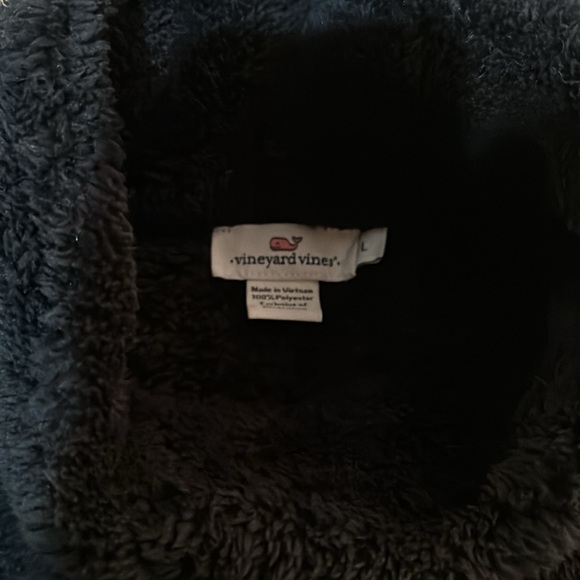 Vineyard vines fuzzy pullover - Picture 3 of 3